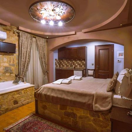 Morfeas Guesthouse Loutraki  Bagian luar foto