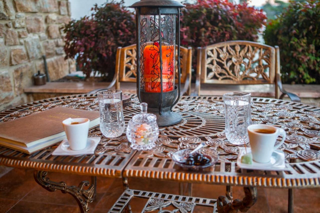 Morfeas Guesthouse Loutraki  Bagian luar foto