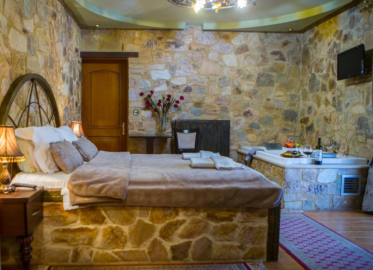 Morfeas Guesthouse Loutraki  Bagian luar foto