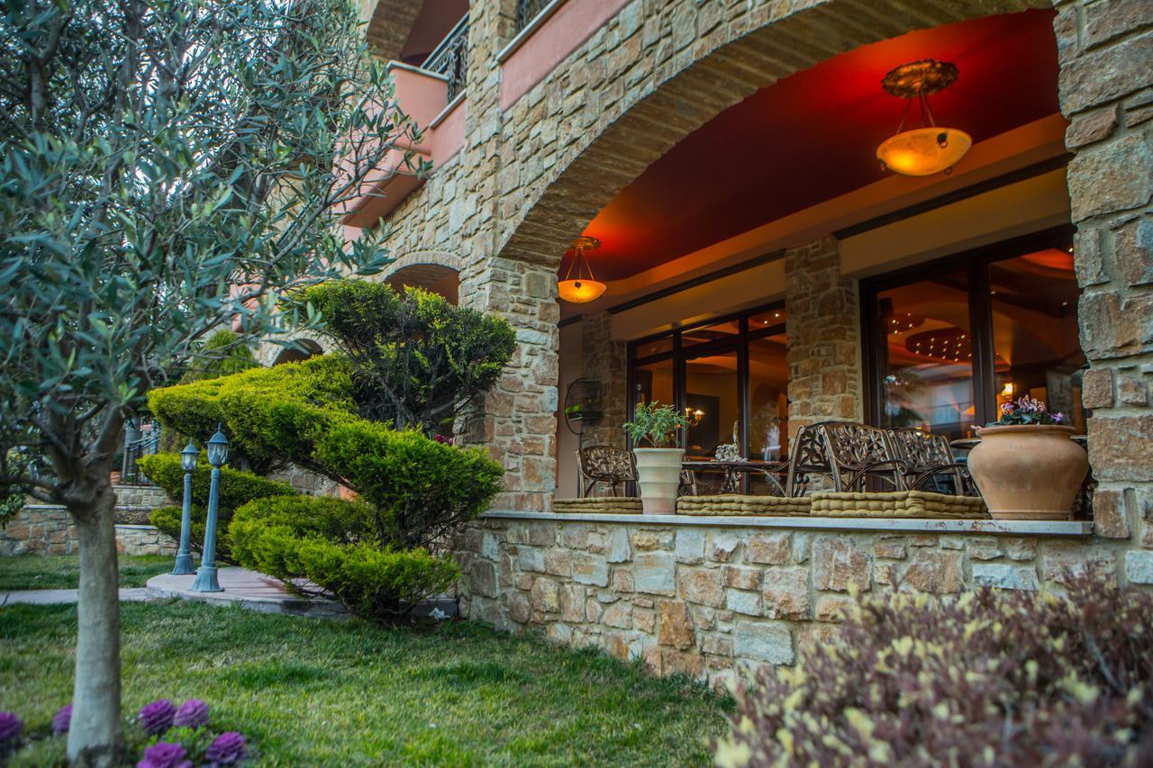 Morfeas Guesthouse Loutraki  Bagian luar foto