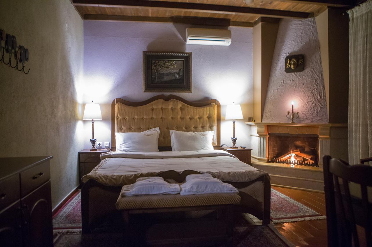 Morfeas Guesthouse Loutraki  Bagian luar foto
