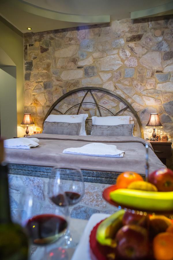 Morfeas Guesthouse Loutraki  Bagian luar foto