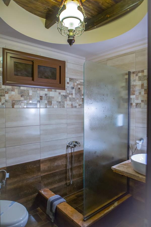 Morfeas Guesthouse Loutraki  Bagian luar foto