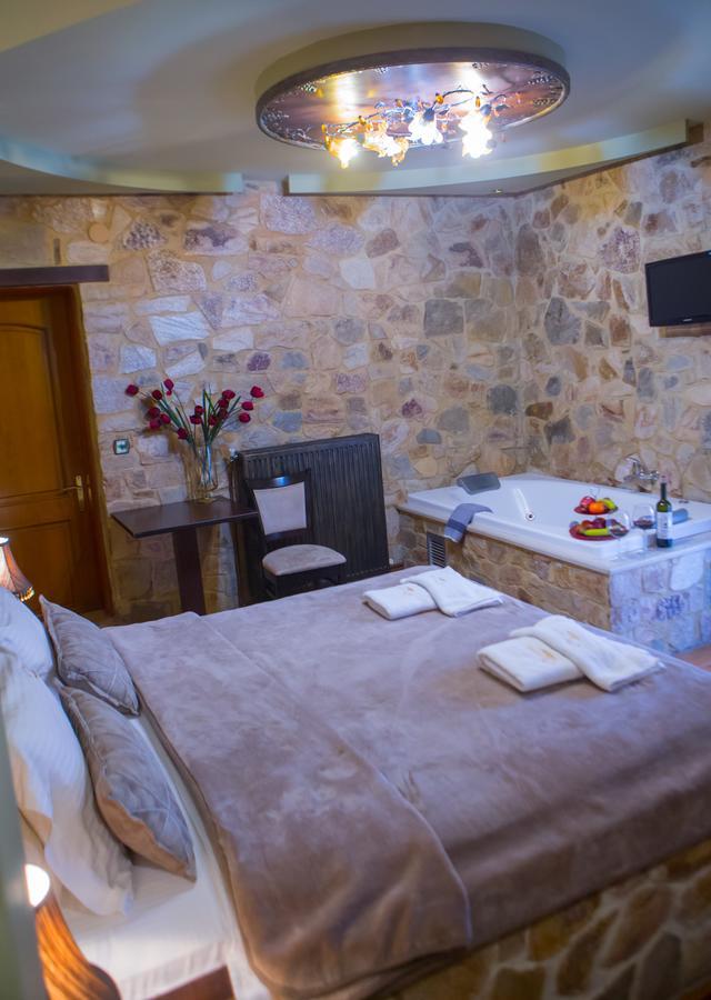 Morfeas Guesthouse Loutraki  Bagian luar foto